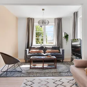  Apartment Sanders Charm - Endearing Two-bedroom With Shared Garden